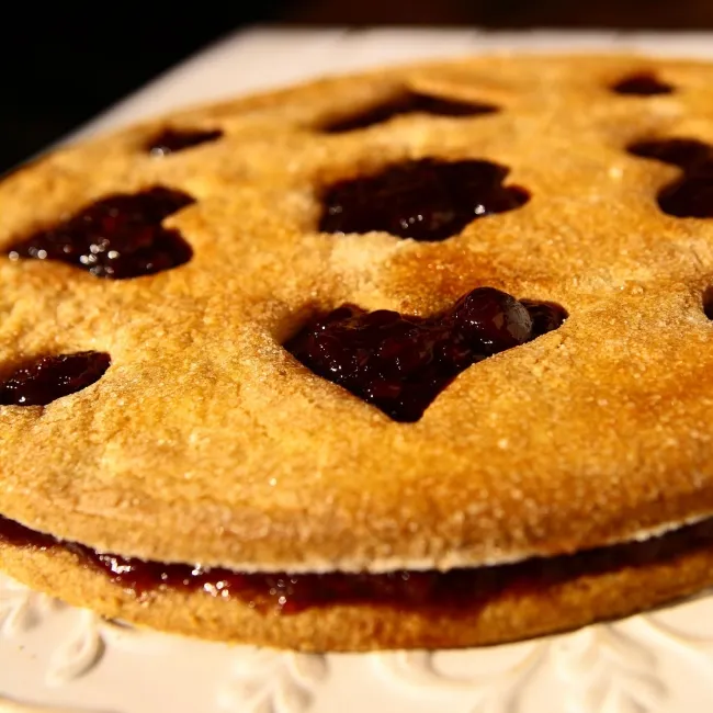 Ricette - Frolla alla genovese con confettura extra di ciliegie