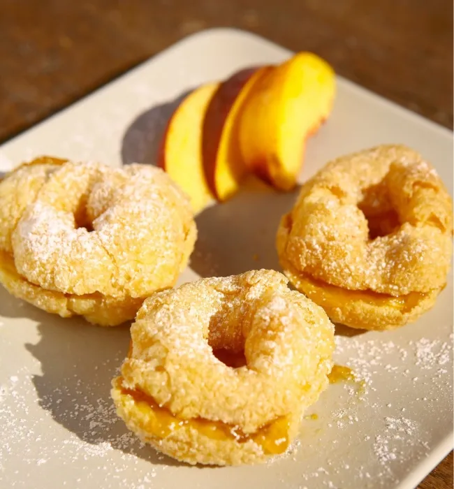 Ricette - Zeppole ischitane con confettura extra di pesche