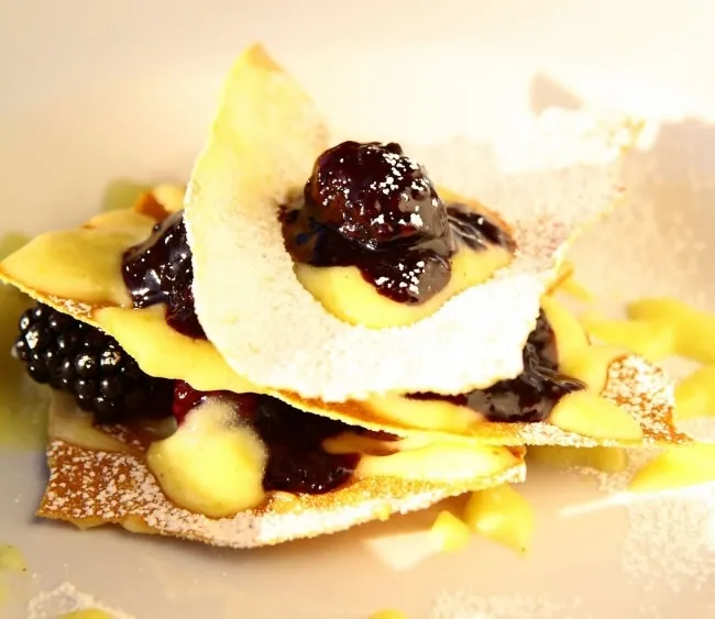 Ricette - Millefoglie di carasau con confettura extra di more