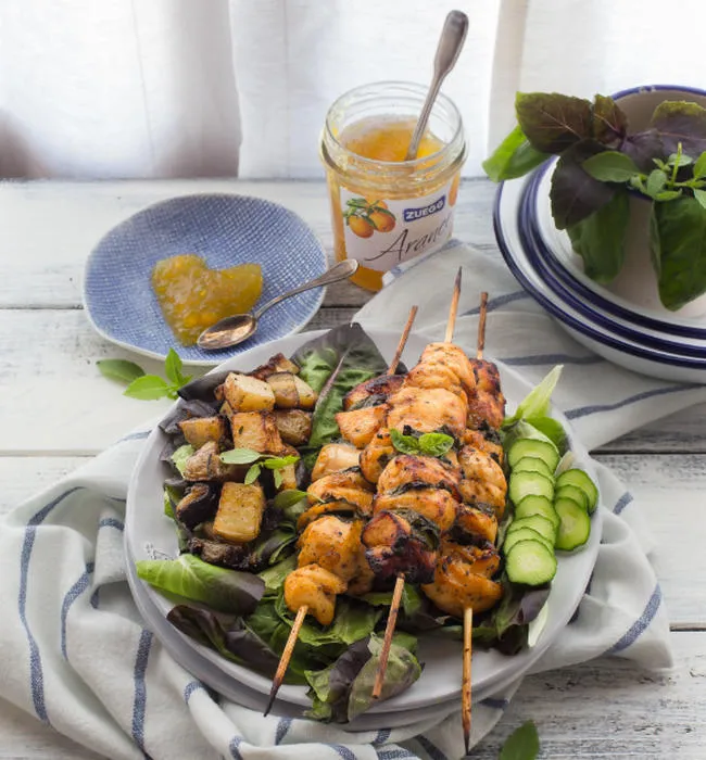Ricette - Spiedini di pollo marinato con verdure e confettura all'arancia