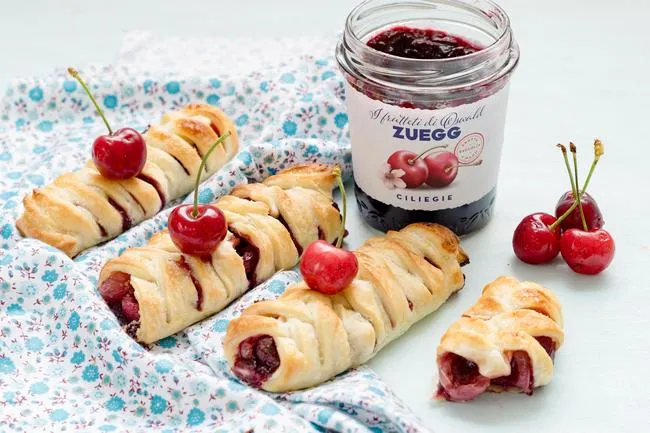 MINI STRUDEL ALLE CILIEGIE E COCCO
