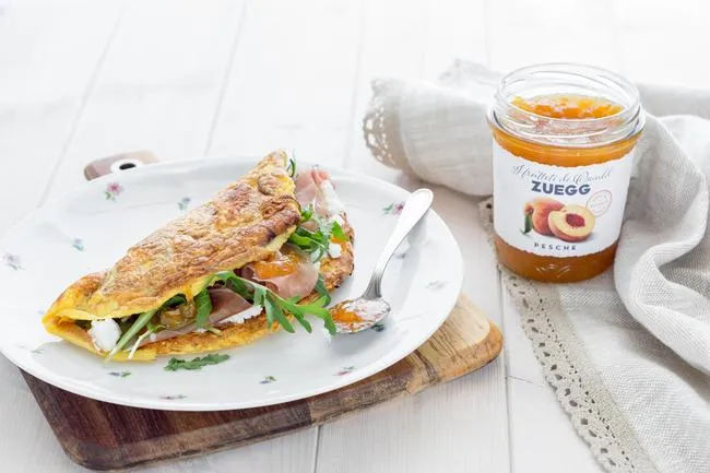 Ricette - Omelette prosciutto crudo e pesche