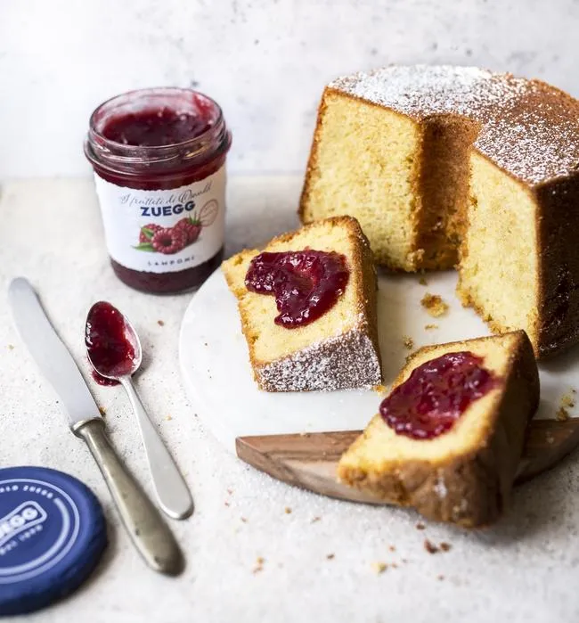 Ricette - Ciambella all'acqua con sciroppo d'acero e farina di farro
