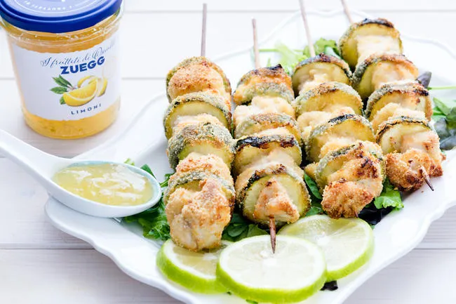 SPIEDINI SABBIOSI DI POLLO E ZUCCHINE AL LIMONE