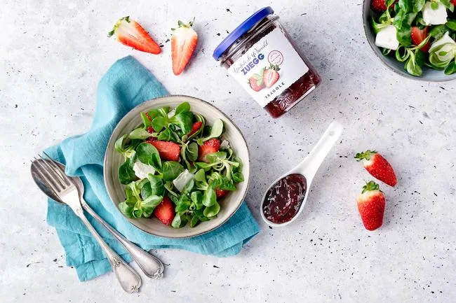 INSALATA DI VALERIANA CON FETA E FRAGOLE
