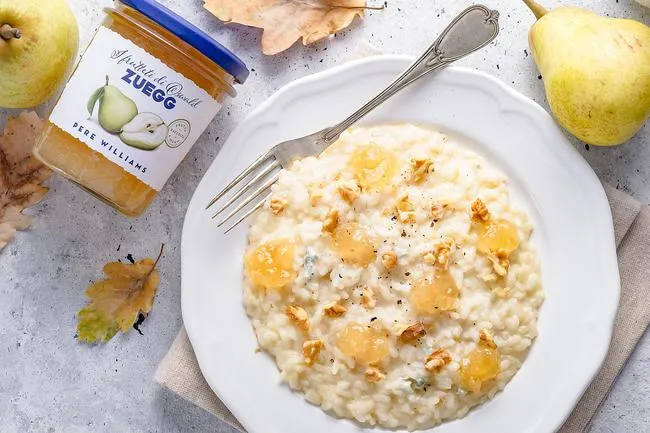 Ricette - Risotto al gorgonzola, noci e gocce di confettura di pere