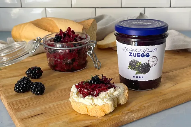 Chutney agrodolce alle more, cipolle rosse di Tropea e verza viola